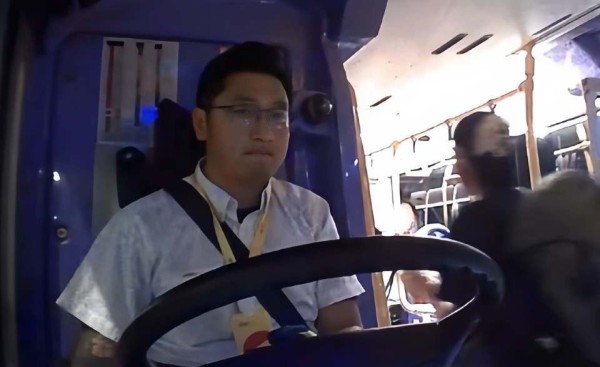 香港知名男星转行开巴士，养四个孩子经济压力大，已完成结扎手术