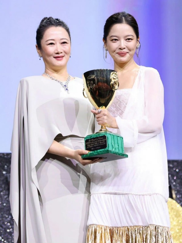 赵涛揭秘威尼斯“撕奖”：她的意见让评审们给辛芷蕾全票通过