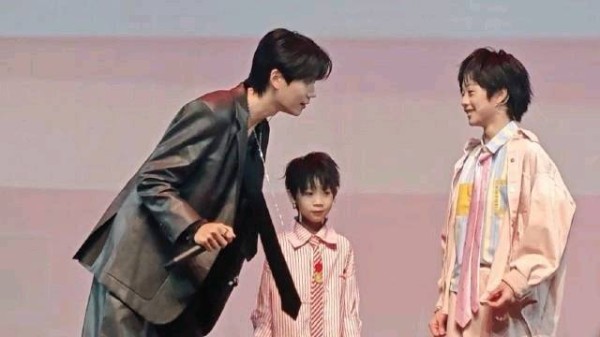 小池:还以为你要教我吹刘海儿 .