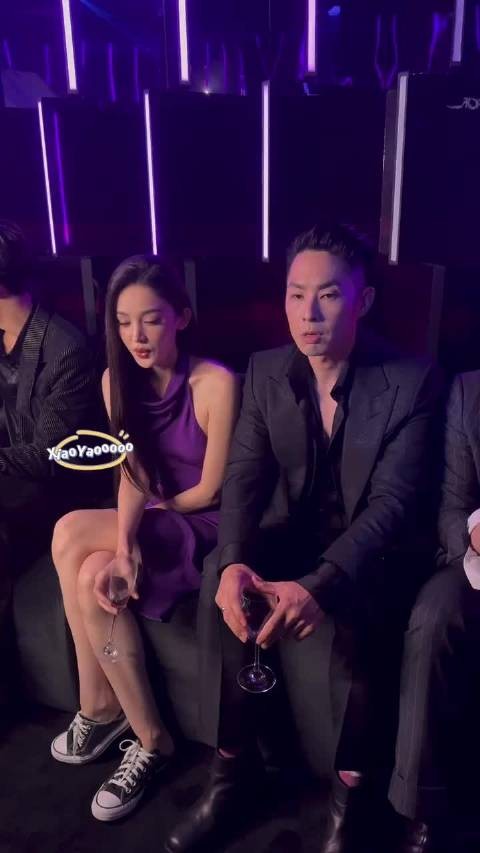娜扎吴建豪活动酒会同框互动，两人坐一起毫无年龄界限啊！