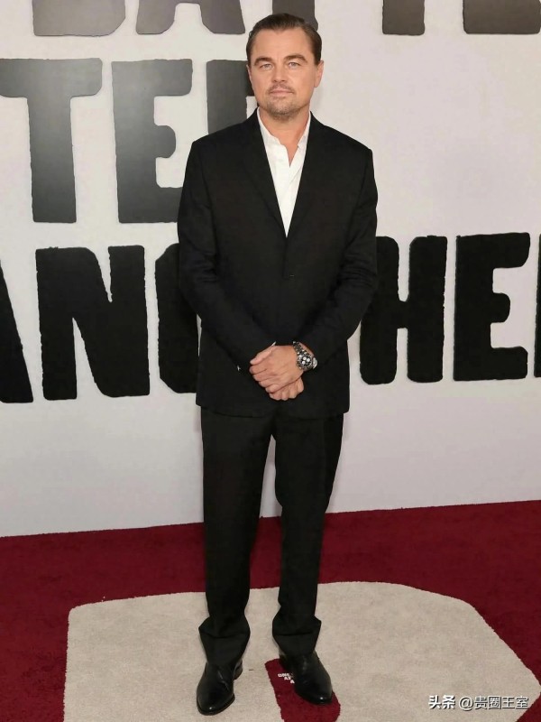 塑形不成功！50岁小李子亮相新片首映礼，“头重脚轻”身型引热议
