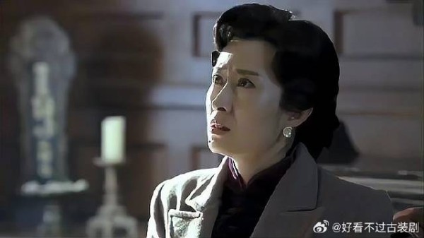明楼被逼无奈，向大姐坦白身份，是大姐的顶头上司