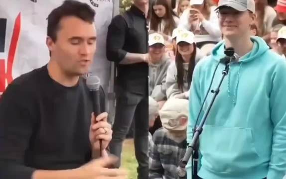 被枪杀的柯克曾称泽连斯基应该穿西装