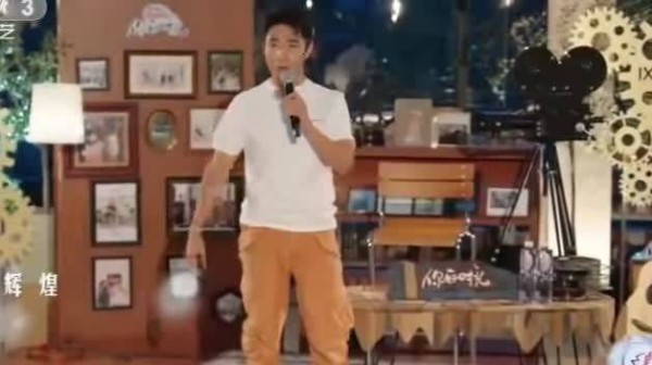 撒贝宁带病献唱惹月亮姐姐落泪