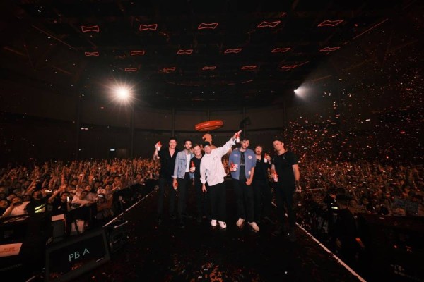 近在咫尺的音乐盛宴！OneRepublic亮相西岸音乐地标