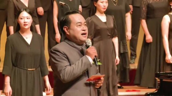 哈哈哈，主持人嘴瓢瞬间：“掀起你的头盖骨…”