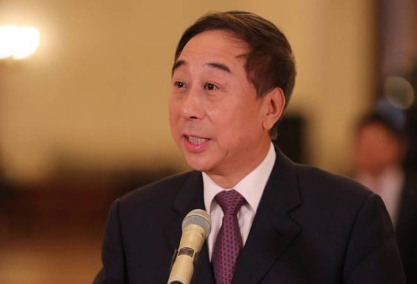 从春晚常青树到曲艺边缘人！67岁冯巩为何被郭德纲反超？