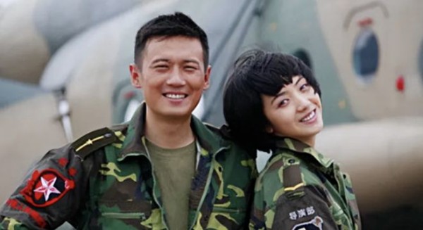 “戏里”是父女，“戏外”是夫妻，他们俩关系公开时，孩子都8岁了！