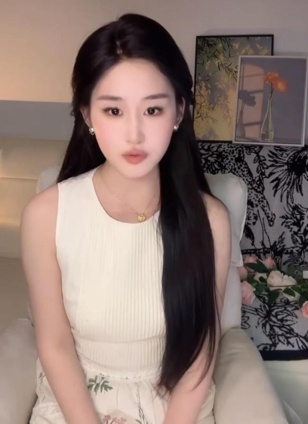 撞脸刘亦菲网红曝做主播原因，工资低无法生活，深圳实习才两千多