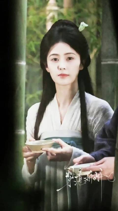 女神…叶璃太美啊啊 !若隐若现的清冷感,感觉下一秒就会破碎,白鹿太会了