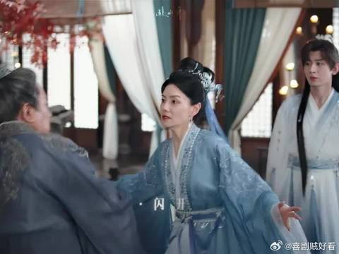 以后家里不用摆那么多碗筷了，因为再也没有人等他回家了