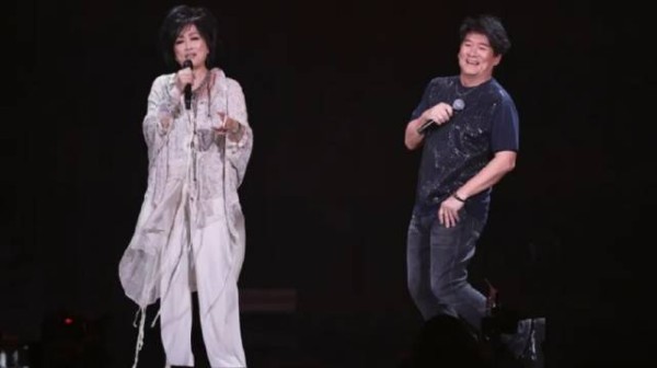 周华健小巨蛋开唱首曲重来,与齐豫合唱掀回忆杀