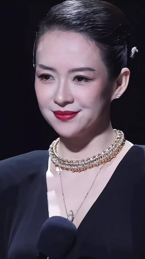46岁章子怡状态惊艳，身材气质出众无岁月痕迹