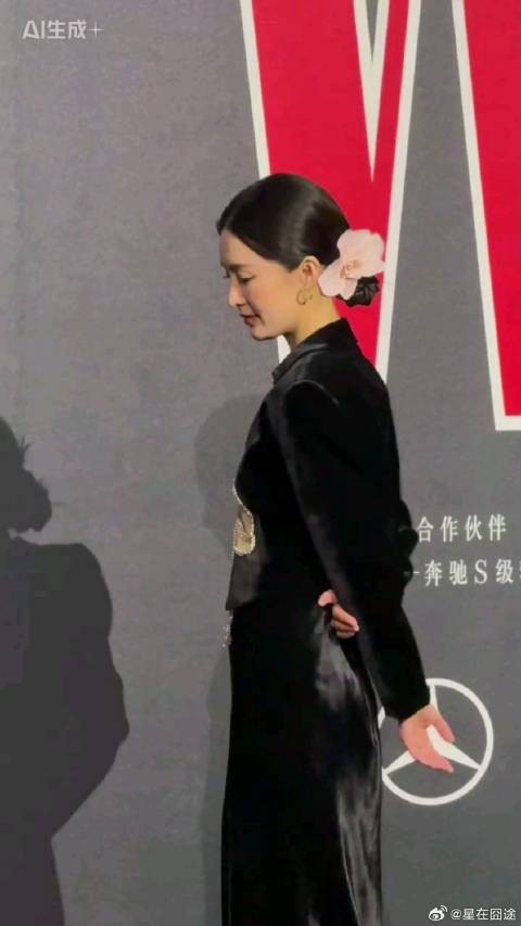 李沁不愧是学戏曲出身,一举一动都好优雅!