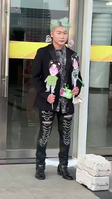 笑死了,小汤圆爆急叫保安,没想到保安也是小扁担