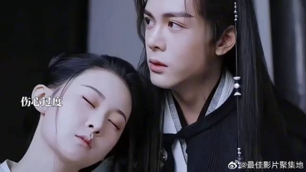 七夜雪：霍展白赶来时沫儿已无气息，秋水音伤心过度昏厥
