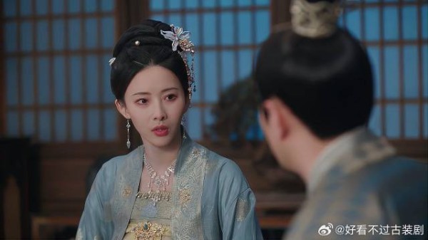 《卿卿日常》白敬亭 田曦薇 四夫人是个狠人,为了让孩子成为长孙,竟强行催生