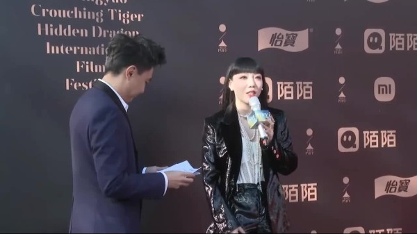 吴莫愁亮相平遥国际电影展红毯，将献唱两首新改编歌曲
