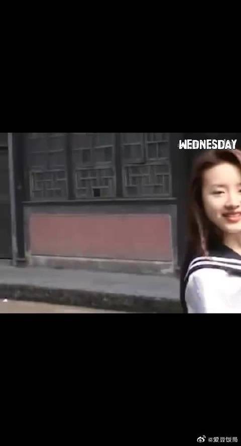 天哪当年她们十几二十岁就已经美貌完成式，现在的就是个小孩！
