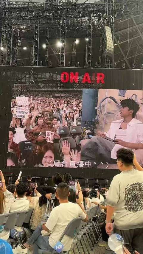 张杰粉丝兵马俑服应援花样翻新