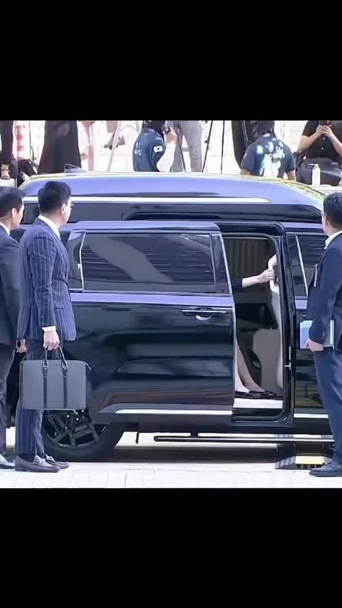 金建希被拘押，曾经视她为宝的男人最后还是没能护她周全！金建希