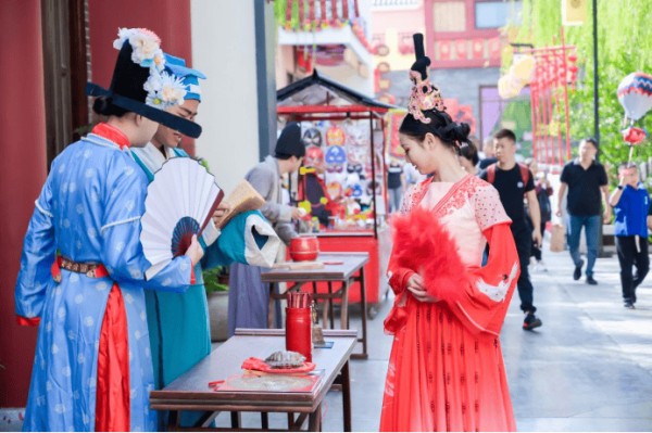 变脸吐火、杂技等表演轮番登场，济南方特“国风盛典”即将启幕！