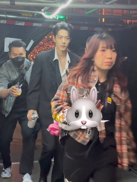 回后台咯 燥候下一套衣服