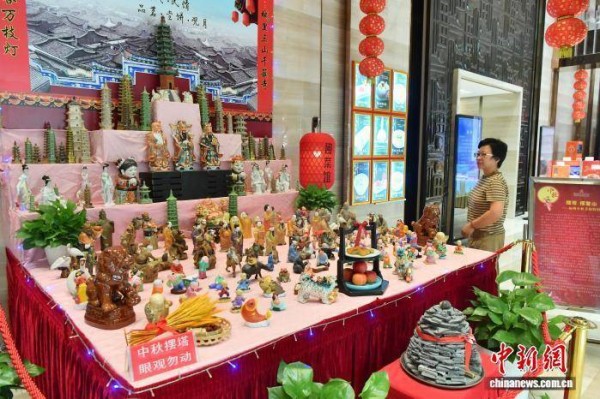 福州： 特有习俗“摆塔”迎中秋