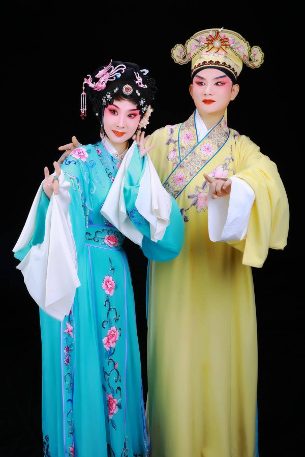 陈巧茹担任艺术总监 川剧《柳荫记》亮相成都