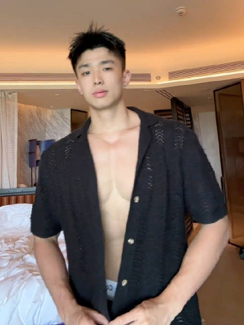 身材颜值都在线，就是实力差一点