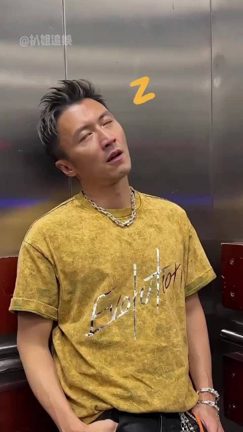 明明身价上亿，为何谢霆锋突然复出开演唱会？了解内情原谅我心疼他三秒钟