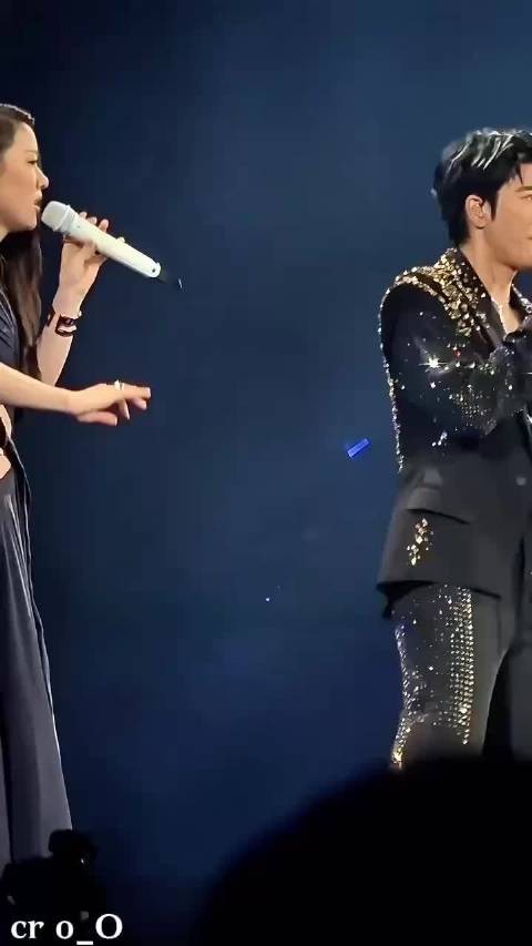 单依纯和王力宏的合声一听一个不吱声，势均力敌的唱功，已循环100遍！