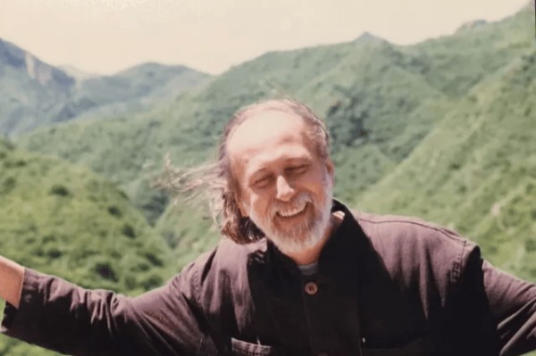 这位新晋诺奖得主，曾在中国街头问过许多人2个问题