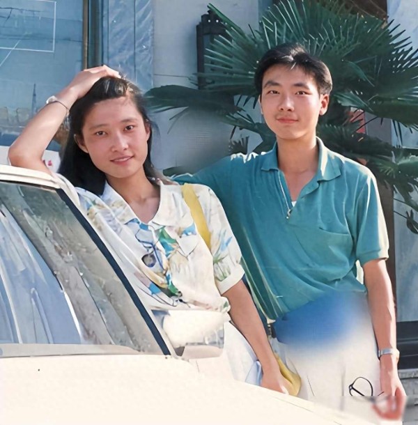“央视一哥”康辉，丁克一辈子，却在四十岁接到一通电话让他后悔