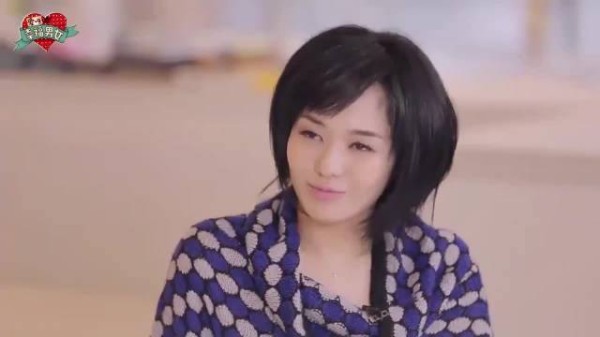 苍井空淡妆出镜，皮肤细腻红润，不愧是我女神！
