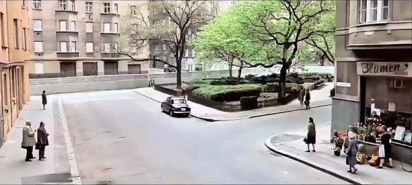 太显眼的越境，他是在赌士兵不敢开枪吗？