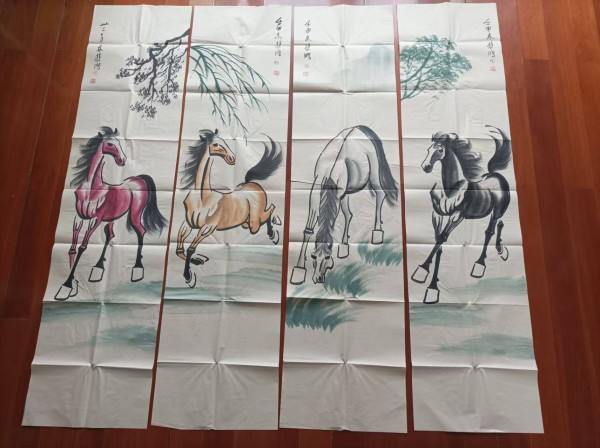 徐悲鸿骏马图四条屏：笔墨间的奔腾气韵