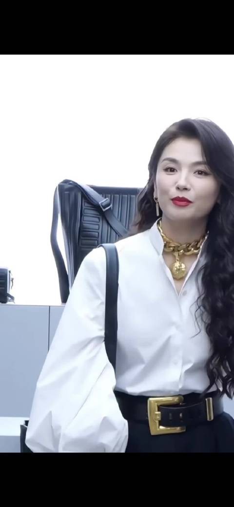 我看上了刘涛的这个大金链子，照现在这个金价，够我奋斗一年的了！