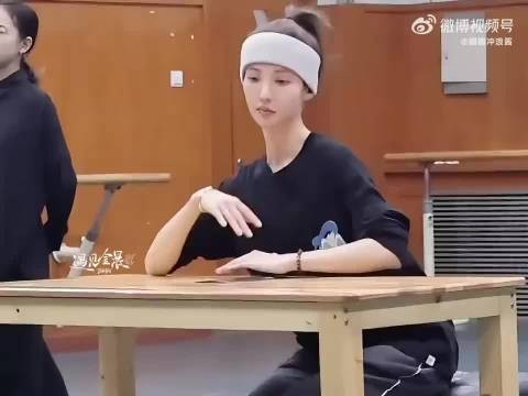 金晨应该是唯一一个进娱乐圈没有把本行丢了的吧!