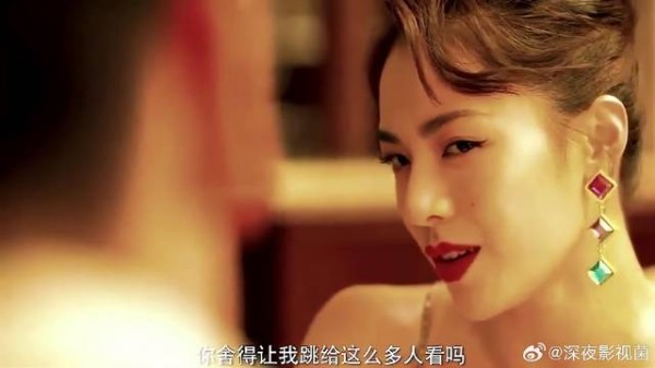 还真舍得让她跳舞给别人看啊