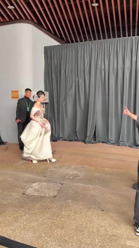 刘亦菲VOGUE红毯来了