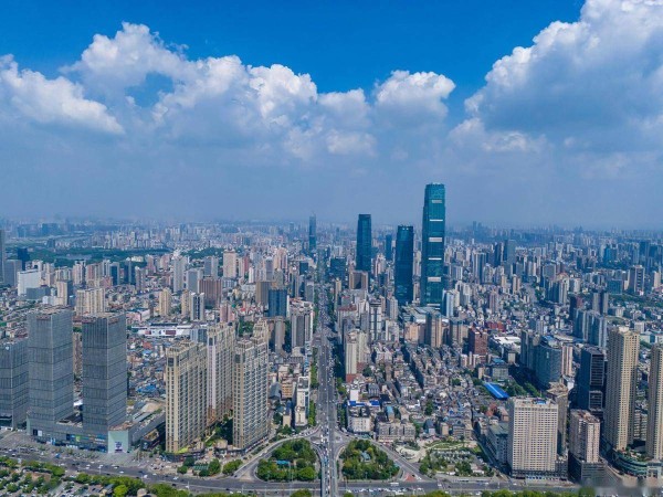 合肥南站附近停车场，京剧《西厢记》在合肥演出