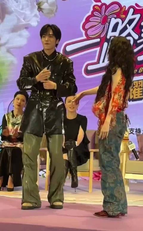 节目组你们善啊!谁想出让张柏芝邵子恒跳双人舞的,也太有那味儿了