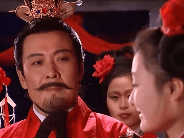 孙尚香跟了刘备三年,为啥一直没有子嗣?《三国演义》早就暗示了
