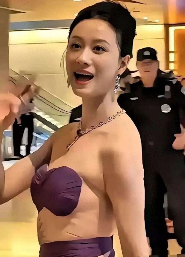 46岁倪虹洁拒绝“身材羞耻”!离婚后背负千万巨债,如今怎么样了