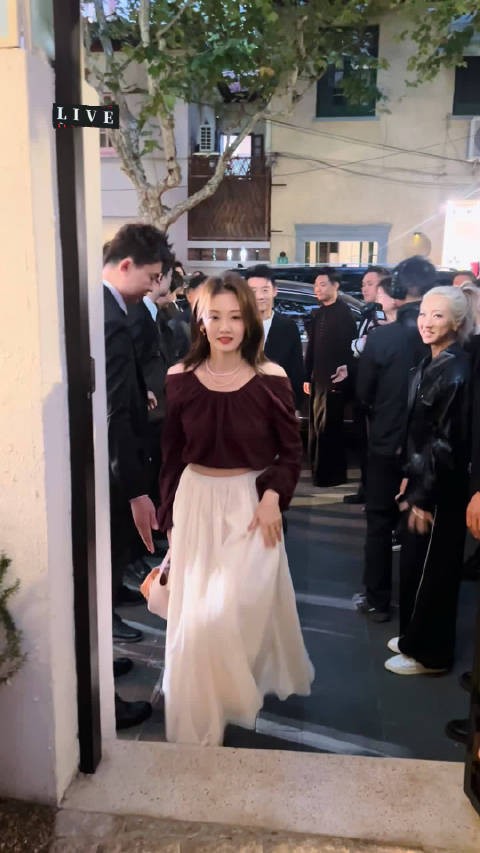 郑恺苗苗夫妇合体出席活动