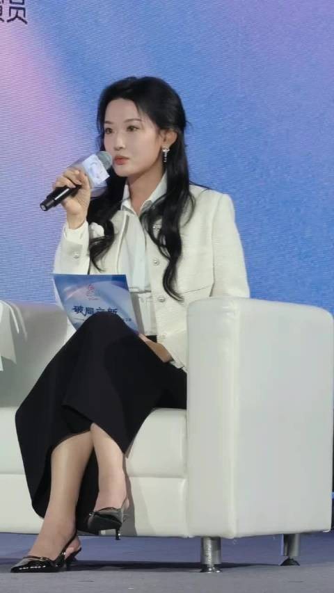 韩雨彤论坛直拍,今天的雨彤好温柔知性啊,说话也温温柔柔,好喜欢韩雨彤啊