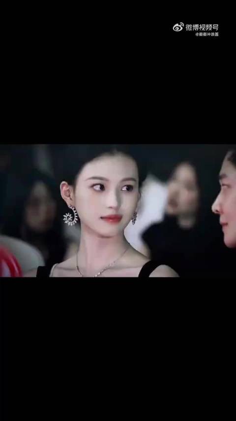 女主直接把男主衬托成路人