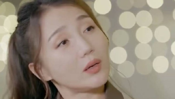 有人说阿朵长的像陈好 阿朵:连我妈都这么说 #阿朵