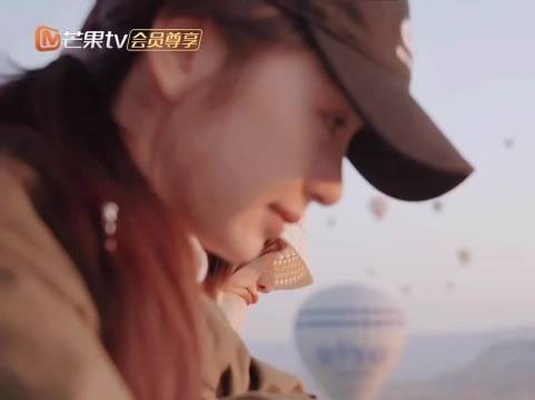 田曦薇睡了两个小时的素颜都美成这样！